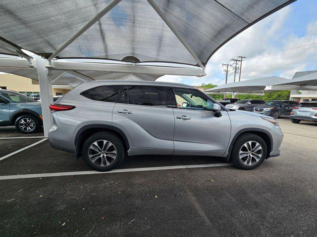 used 2022 Toyota Highlander car, priced at $33,669