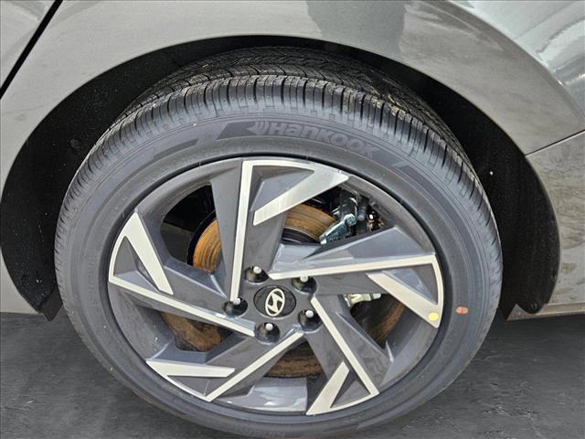 new 2025 Hyundai Elantra car, priced at $27,735