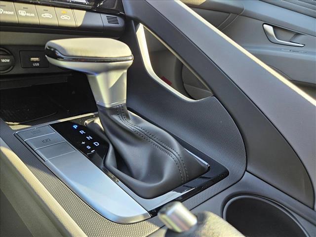 new 2025 Hyundai Elantra car, priced at $25,083