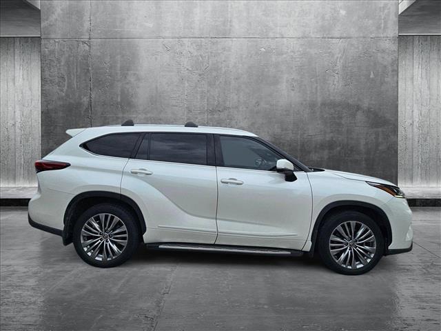 used 2021 Toyota Highlander car, priced at $30,491