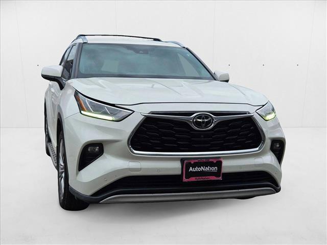 used 2021 Toyota Highlander car, priced at $27,497