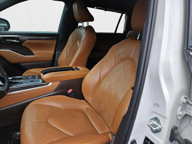 used 2021 Toyota Highlander car, priced at $27,497