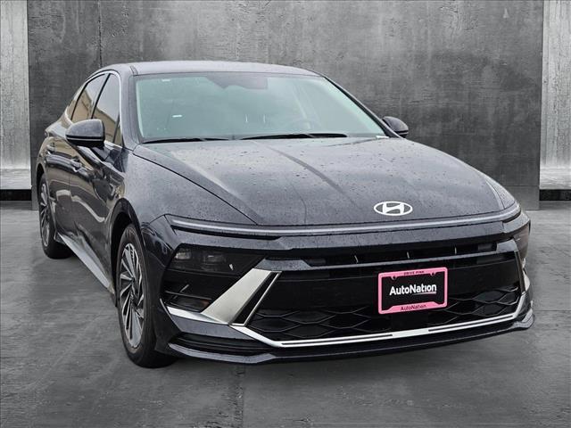new 2025 Hyundai Sonata Hybrid car, priced at $32,174