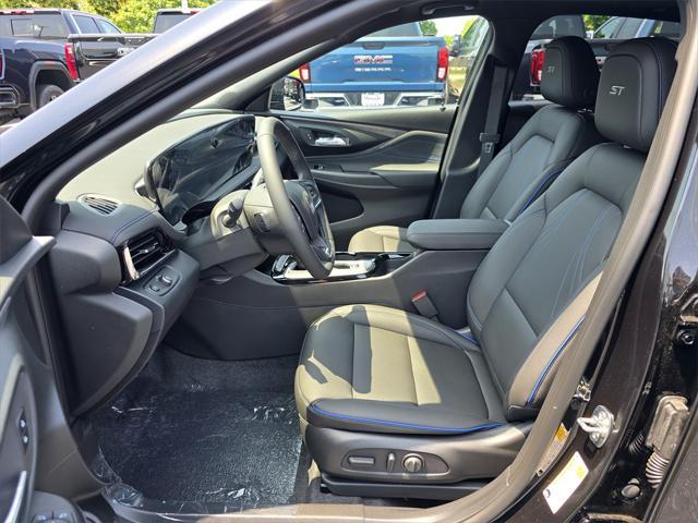 new 2025 Buick Envista car, priced at $27,739