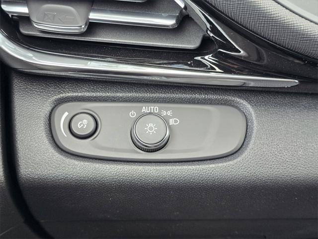 new 2025 Buick Envista car, priced at $27,030