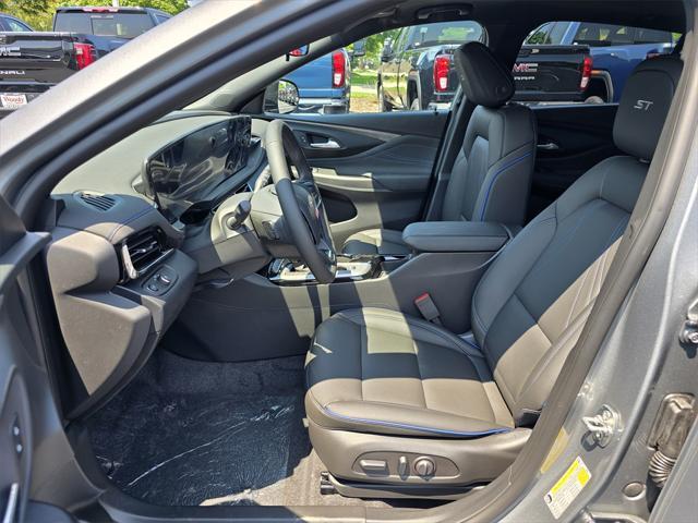 new 2025 Buick Envista car, priced at $28,234