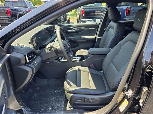 new 2025 Buick Envista car, priced at $27,739