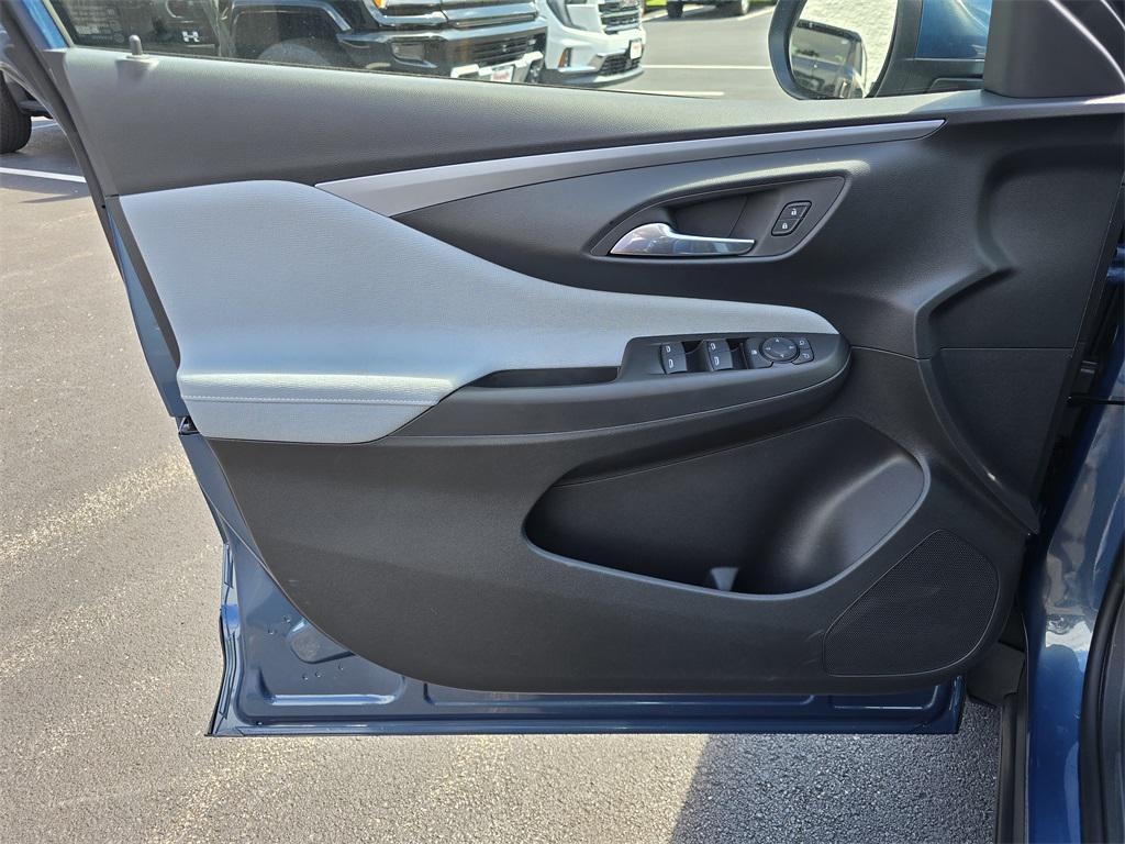 new 2025 Buick Envista car, priced at $22,000