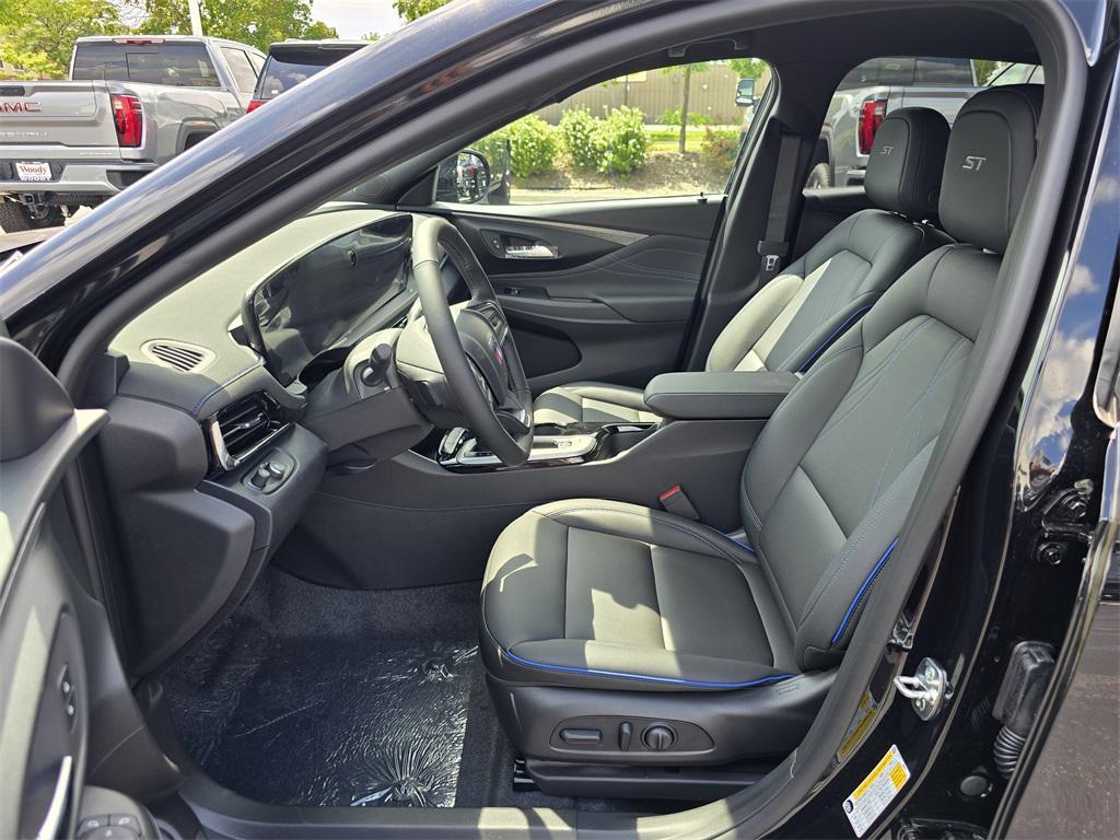 new 2025 Buick Envista car, priced at $25,000