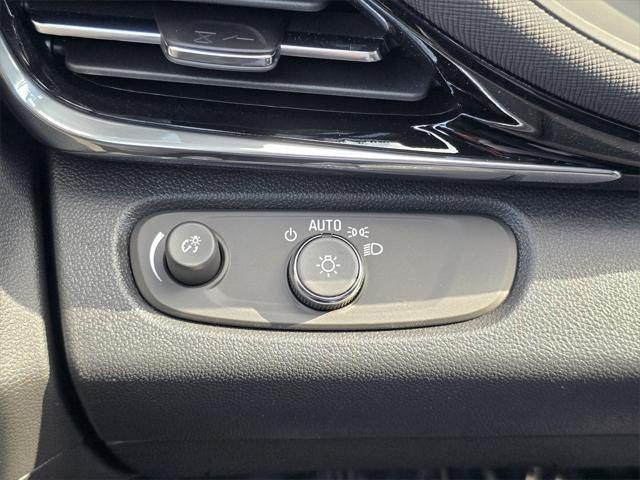 new 2025 Buick Envista car, priced at $27,739