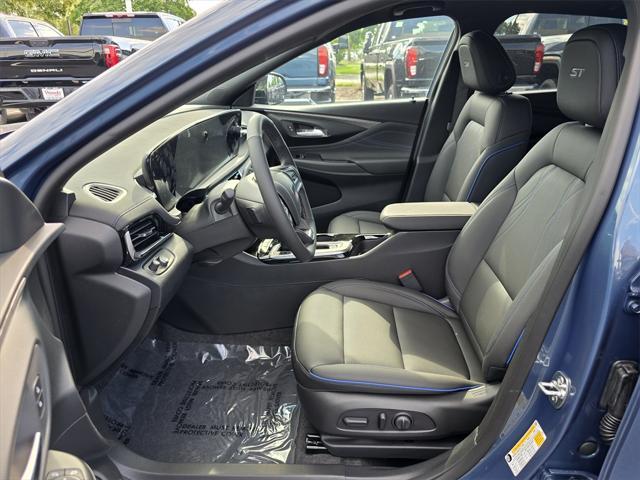 new 2025 Buick Envista car, priced at $27,739