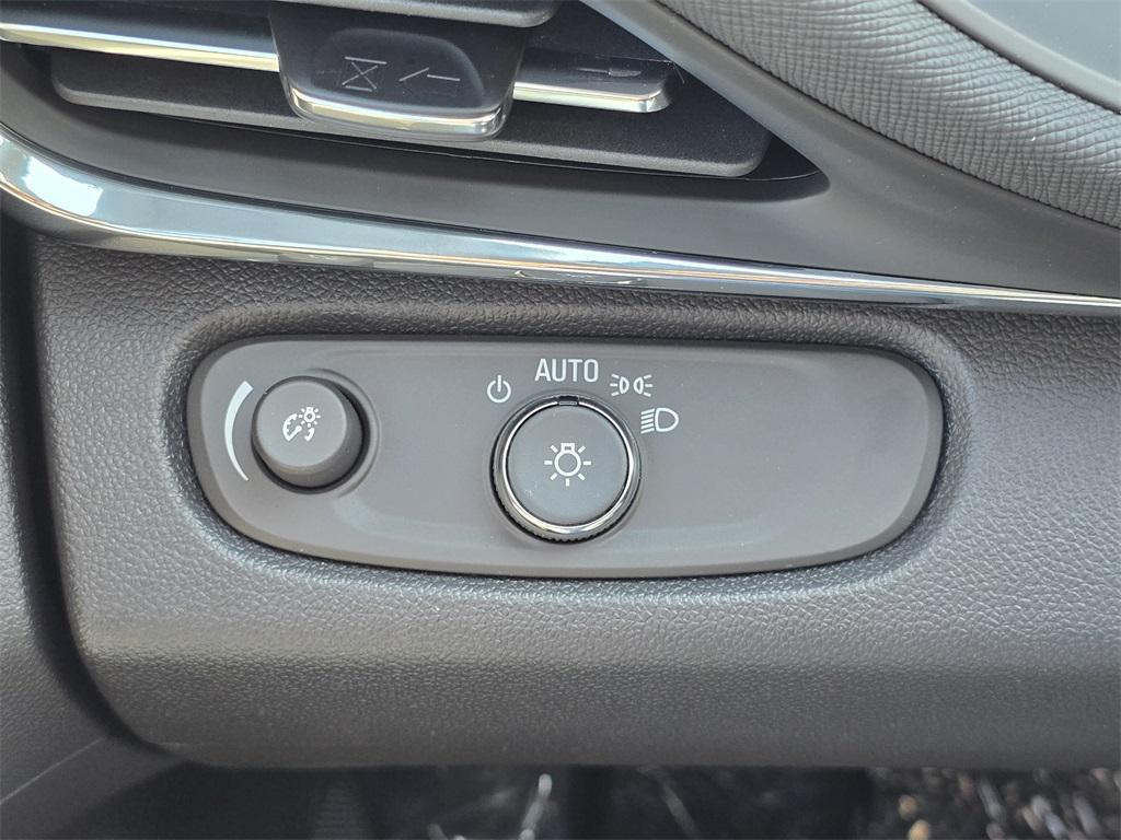 new 2025 Buick Envista car, priced at $22,500