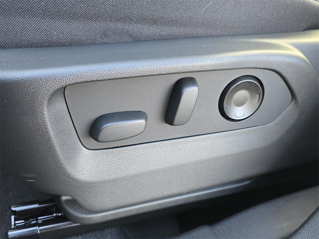 new 2025 Buick Envision car, priced at $39,799