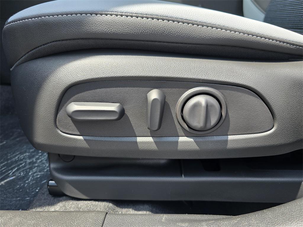 new 2025 Buick Envista car, priced at $23,500