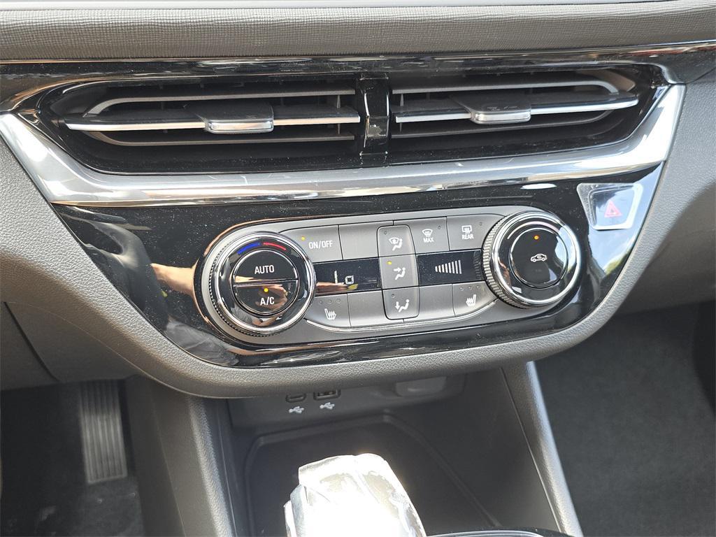 new 2025 Buick Envista car, priced at $27,000