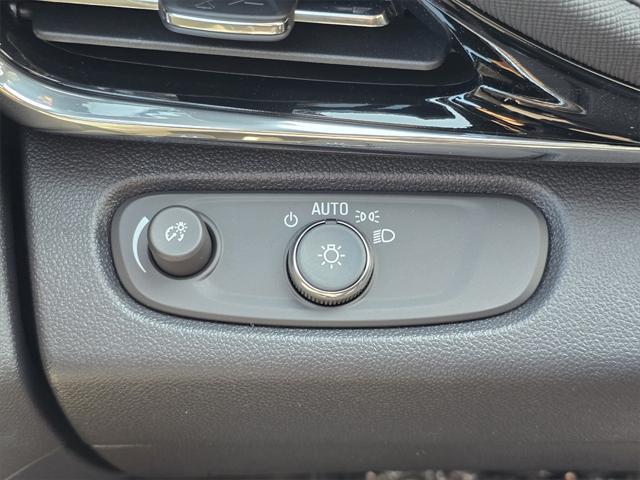 new 2025 Buick Envista car, priced at $30,255