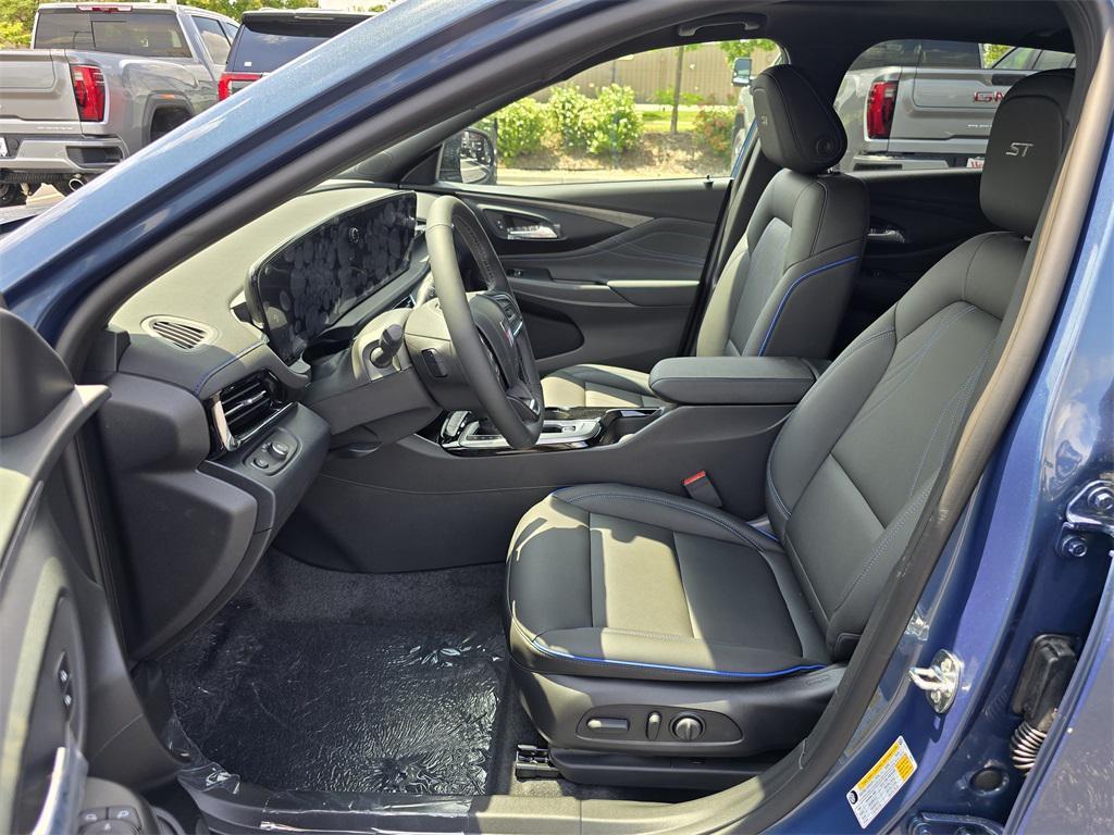 new 2025 Buick Envista car, priced at $26,000