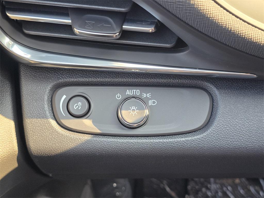 new 2025 Buick Envista car, priced at $23,500