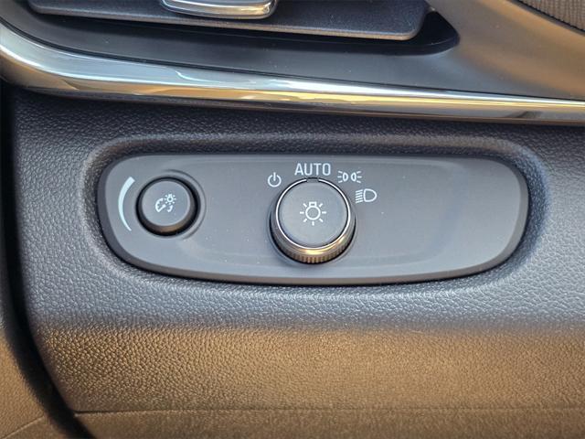 new 2025 Buick Envista car, priced at $24,347
