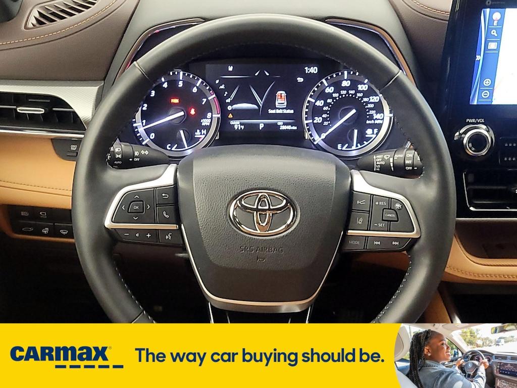 used 2022 Toyota Highlander car, priced at $43,998