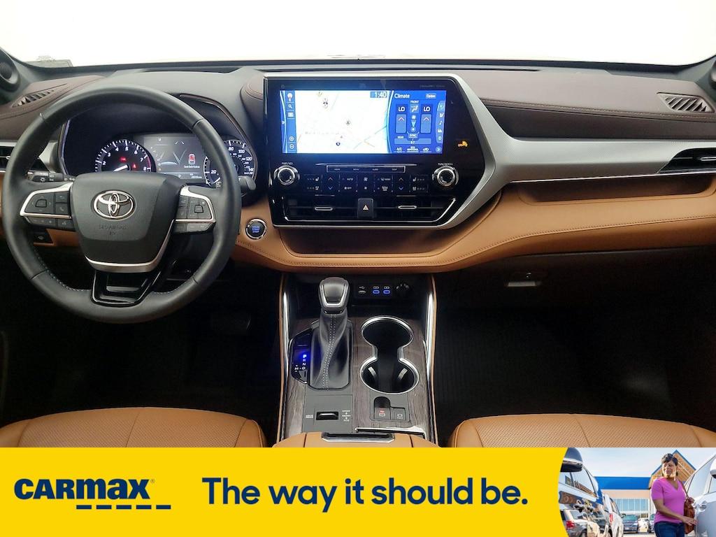 used 2022 Toyota Highlander car, priced at $43,998