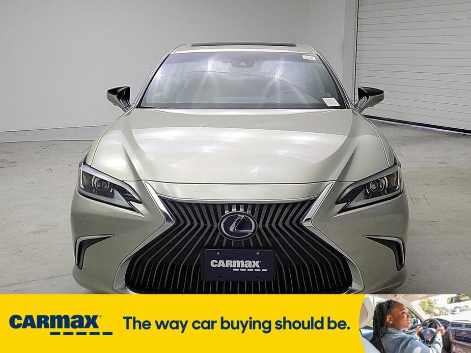 used 2019 Lexus ES 300h car, priced at $32,998