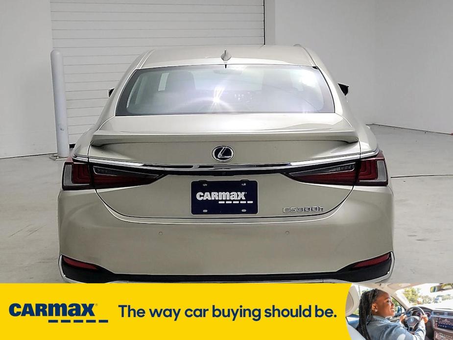 used 2019 Lexus ES 300h car, priced at $32,998