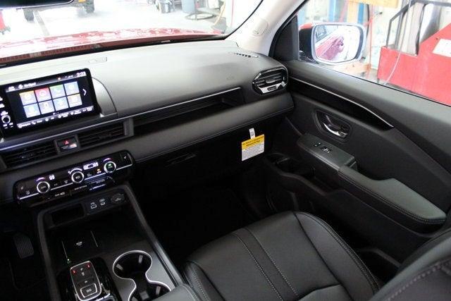 new 2025 Honda Pilot car, priced at $53,405