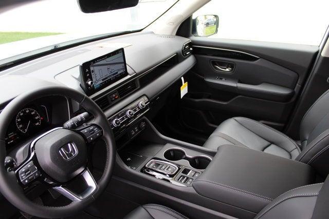 new 2025 Honda Pilot car, priced at $51,505