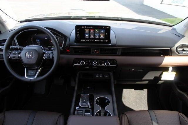 new 2025 Honda Pilot car, priced at $54,530