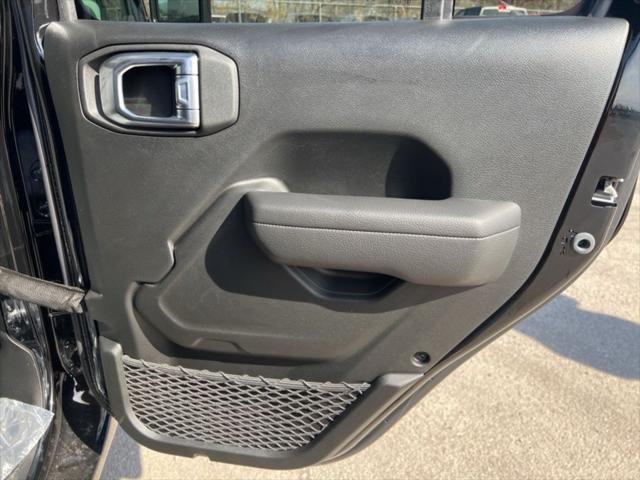 new 2024 Jeep Gladiator car, priced at $39,890