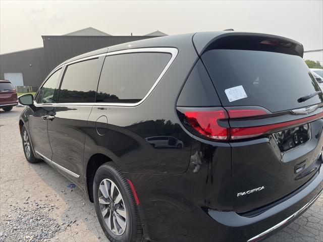 used 2023 Chrysler Pacifica Hybrid car, priced at $48,036