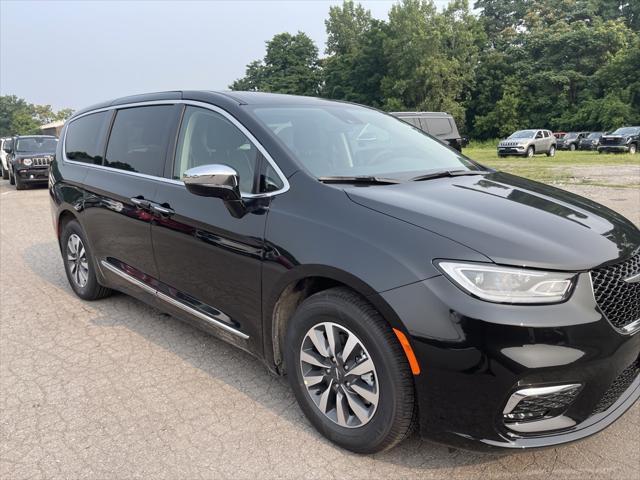 used 2023 Chrysler Pacifica Hybrid car, priced at $48,036