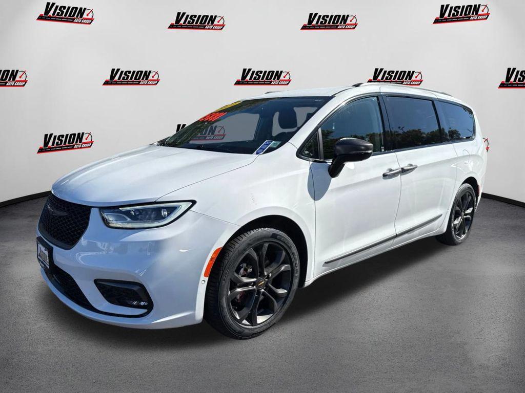 used 2024 Chrysler Pacifica car, priced at $35,400