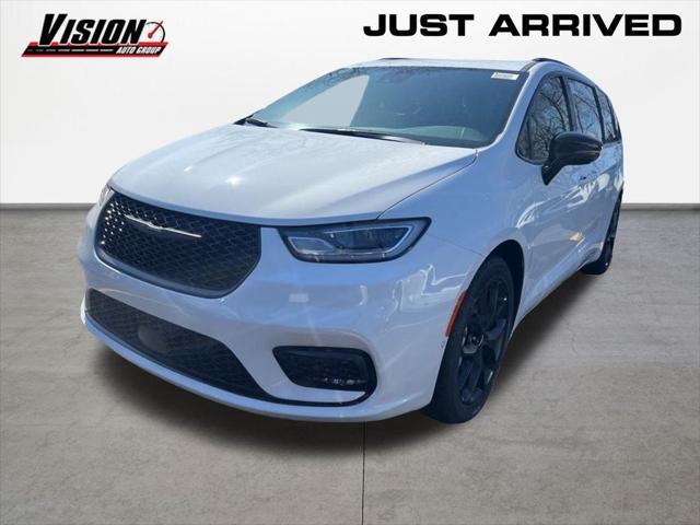 new 2024 Chrysler Pacifica car, priced at $47,230