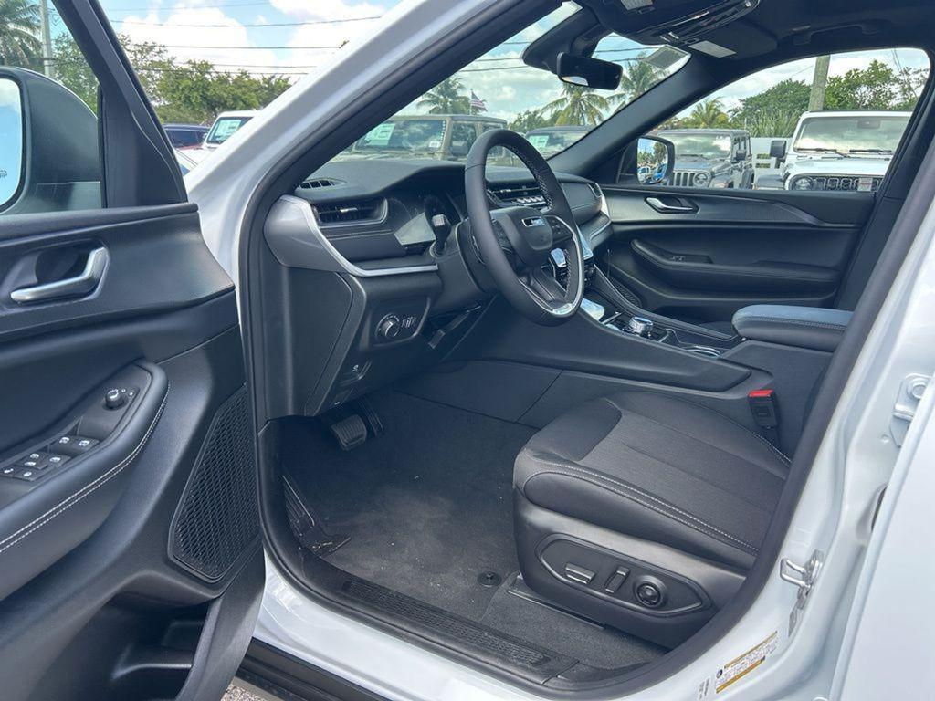 new 2025 Jeep Grand Cherokee L car, priced at $41,980