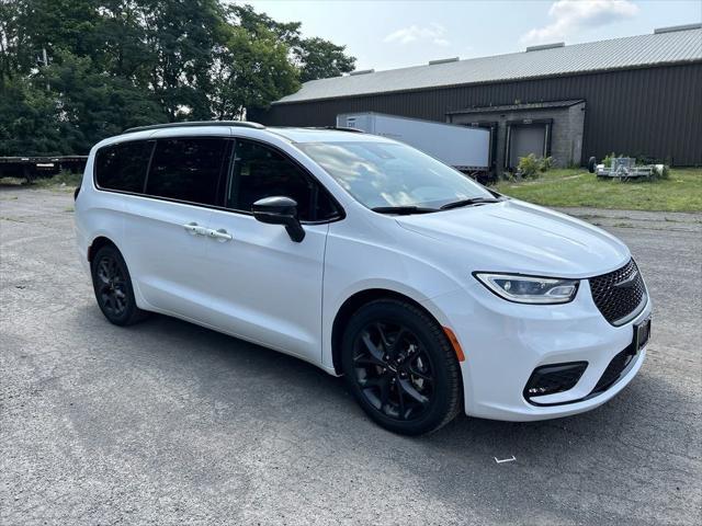 new 2024 Chrysler Pacifica car, priced at $40,999