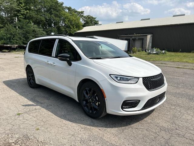 new 2024 Chrysler Pacifica car, priced at $41,999