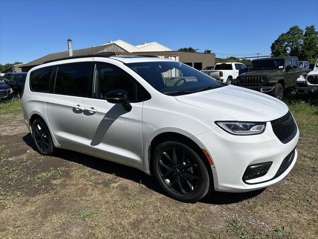 new 2024 Chrysler Pacifica car, priced at $44,999