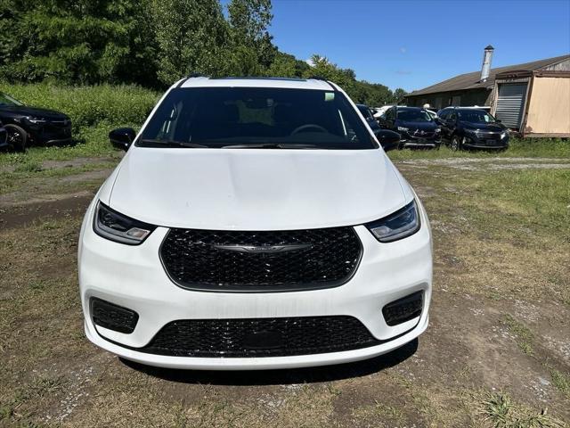 new 2024 Chrysler Pacifica car, priced at $44,999