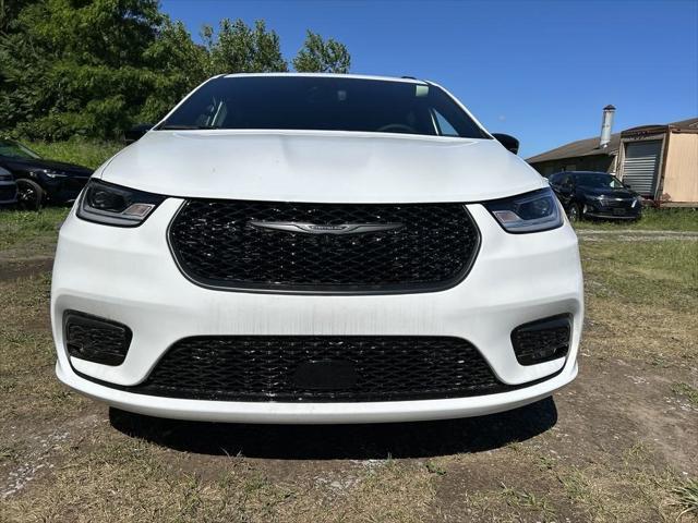 new 2024 Chrysler Pacifica car, priced at $44,999