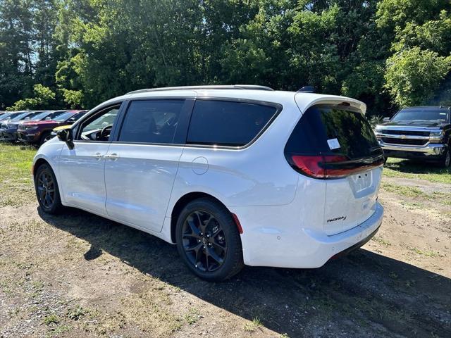 new 2024 Chrysler Pacifica car, priced at $44,999