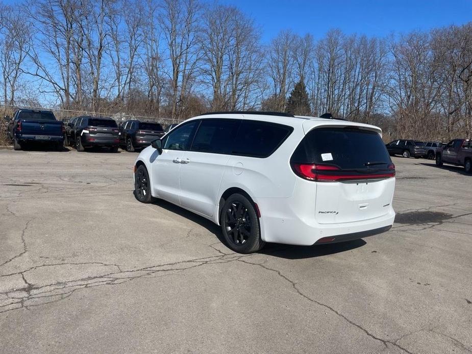 new 2024 Chrysler Pacifica car, priced at $44,999