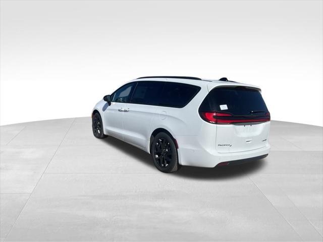 new 2024 Chrysler Pacifica car, priced at $44,999