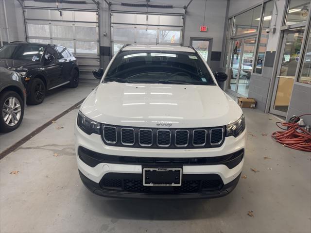 new 2024 Jeep Compass car, priced at $29,998