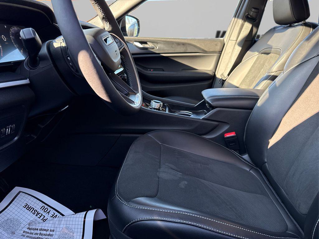 used 2025 Jeep Grand Cherokee car, priced at $39,700