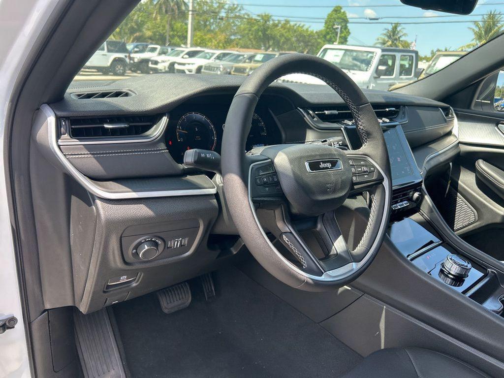 new 2025 Jeep Grand Cherokee L car, priced at $40,825