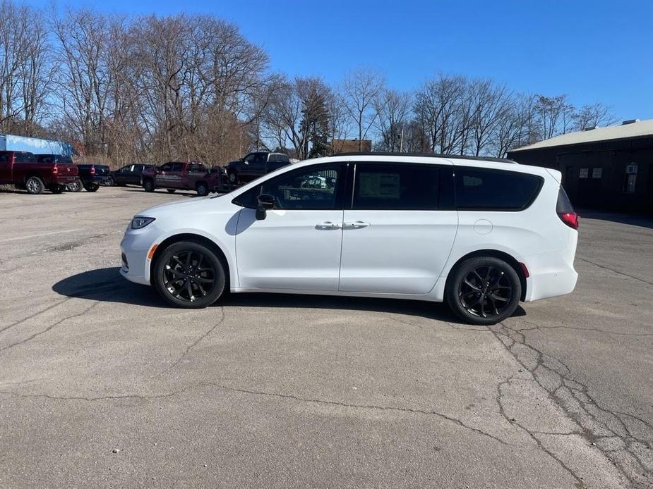 new 2024 Chrysler Pacifica car, priced at $43,499