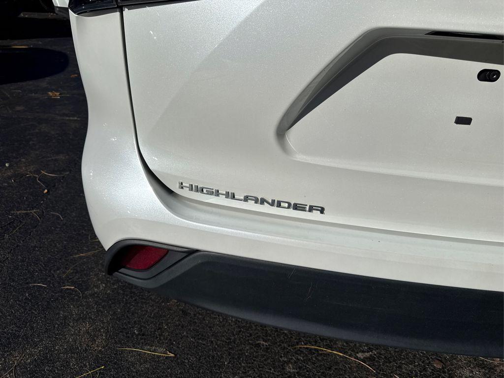 used 2022 Toyota Highlander car, priced at $30,979