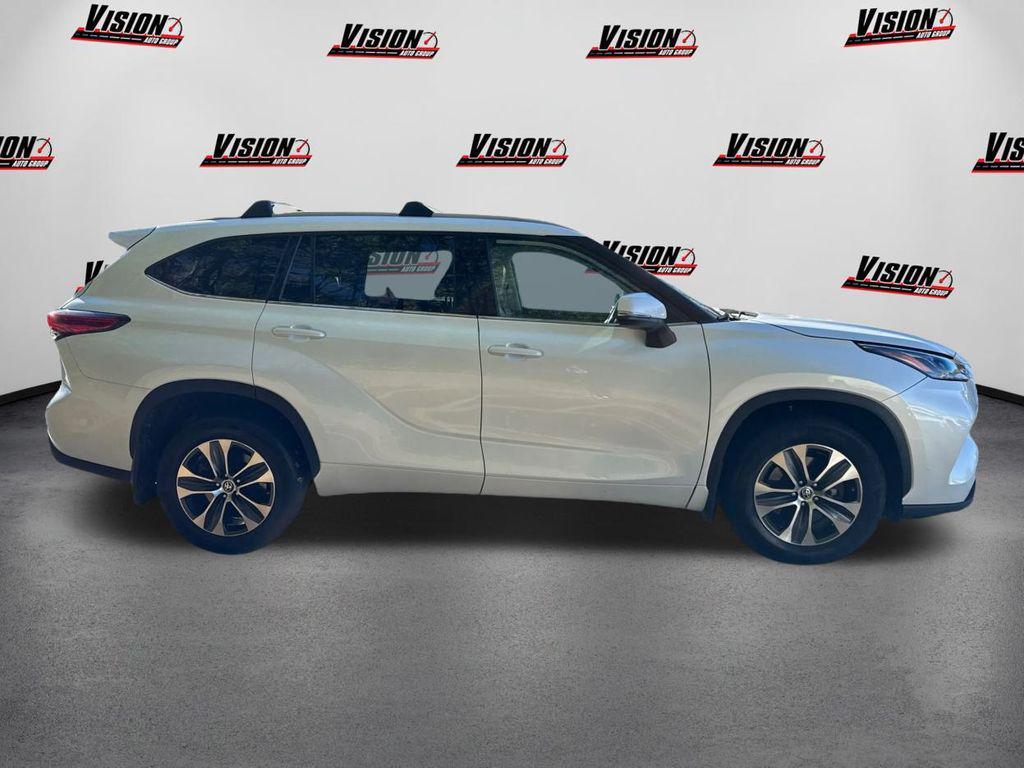 used 2022 Toyota Highlander car, priced at $30,979